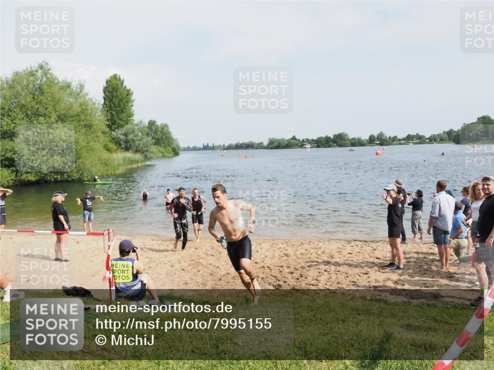 21.06.2025 - 27. Vierlanden-Triathlon MichiJ http://msf.ph/oto/7995155 15.06.2026 09:56:49 Schwimmen 258, 275, 281, 301, 320 meine-sportfotos.de