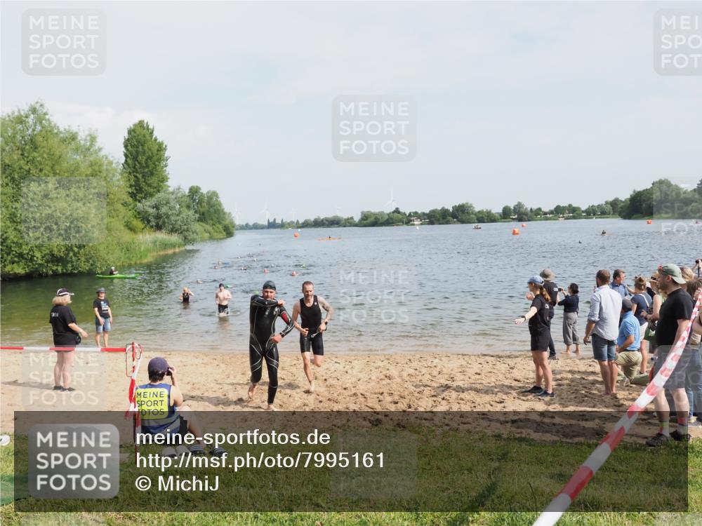 21.06.2025 - 27. Vierlanden-Triathlon MichiJ http://msf.ph/oto/7995161 15.06.2026 09:56:51 Schwimmen 258, 275, 281, 301, 325 meine-sportfotos.de