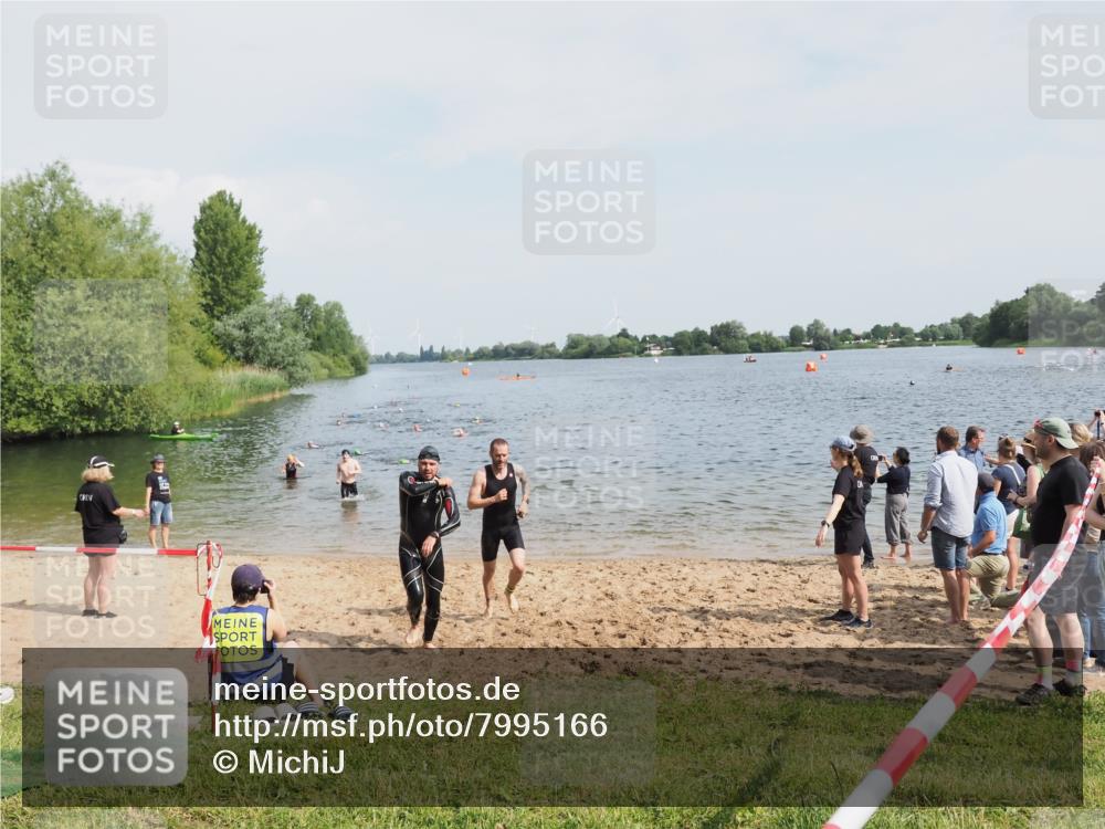 21.06.2025 - 27. Vierlanden-Triathlon MichiJ http://msf.ph/oto/7995166 15.06.2026 09:56:51 Schwimmen 258, 275, 281, 301, 325 meine-sportfotos.de