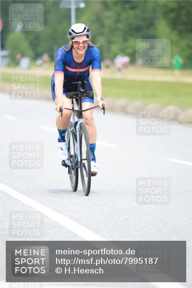 21.06.2025 - 27. Vierlanden-Triathlon H.Heesch http://msf.ph/oto/7995187 15.06.2025 12:15:09 Radfahren 702, 831, 894, 910 meine-sportfotos.de