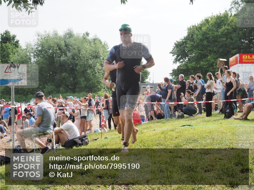 15.06.2025 - 27. Vierlanden-Triathlon KatJ http://msf.ph/oto/7995190 15.06.2025 09:55:03 Schwimmen 319, 326, 336, 344, 361 meine-sportfotos.de
