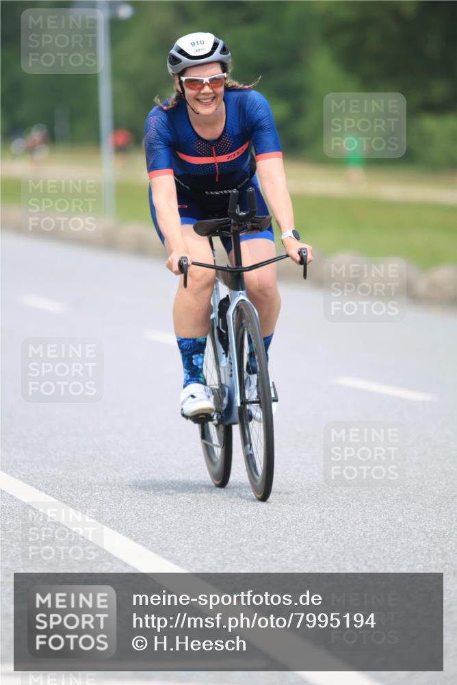 21.06.2025 - 27. Vierlanden-Triathlon H.Heesch http://msf.ph/oto/7995194 15.06.2025 12:15:10 Radfahren 702, 831, 894, 910 meine-sportfotos.de