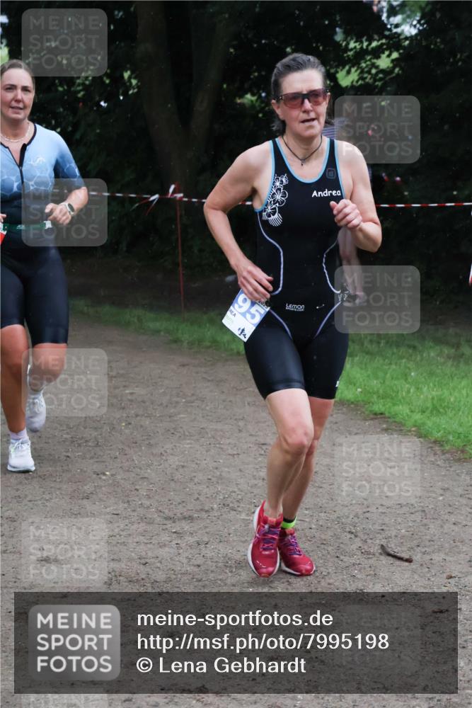 21.06.2025 - 27. Vierlanden-Triathlon Lena Gebhardt http://msf.ph/oto/7995198 15.06.2025 13:49:56 Laufen 2025, 95 meine-sportfotos.de