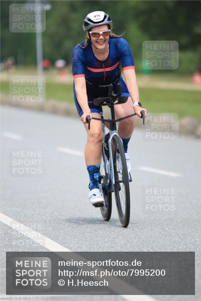 21.06.2025 - 27. Vierlanden-Triathlon H.Heesch http://msf.ph/oto/7995200 15.06.2025 12:15:10 Radfahren 702, 831, 894, 910 meine-sportfotos.de