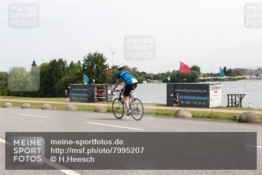 15.06.2025 - 27. Vierlanden-Triathlon H.Heesch http://msf.ph/oto/7995207 15.06.2025 11:25:27 Radfahren 68, 97 meine-sportfotos.de