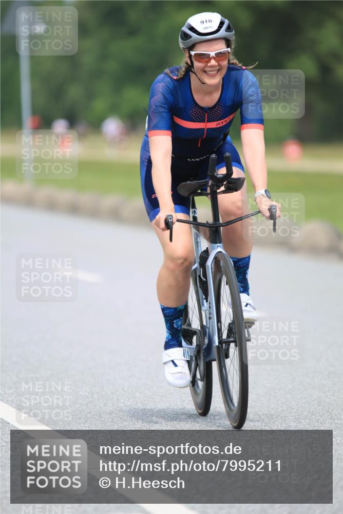 21.06.2025 - 27. Vierlanden-Triathlon H.Heesch http://msf.ph/oto/7995211 15.06.2025 12:15:10 Radfahren 702, 831, 894, 910 meine-sportfotos.de
