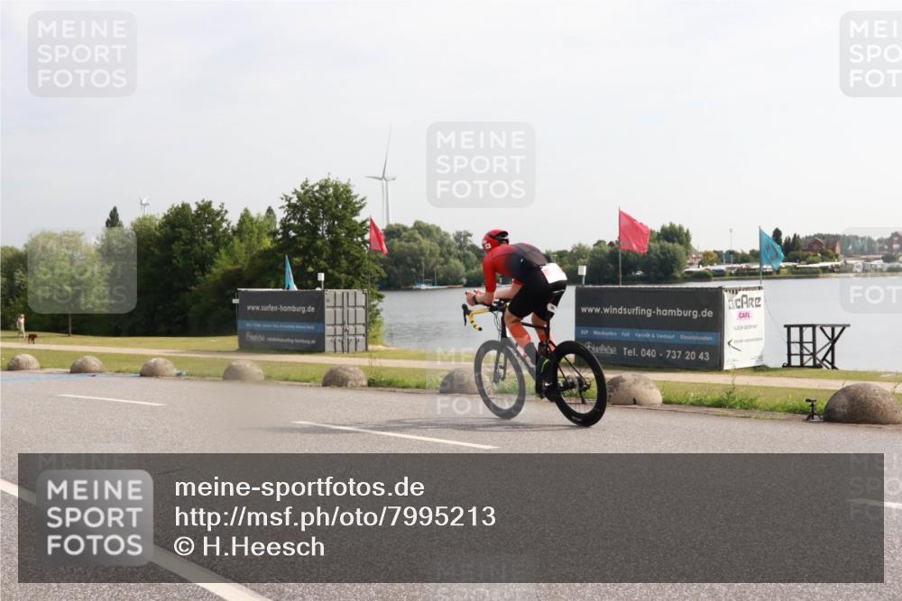 15.06.2025 - 27. Vierlanden-Triathlon H.Heesch http://msf.ph/oto/7995213 15.06.2025 09:17:05 Radfahren 80 meine-sportfotos.de