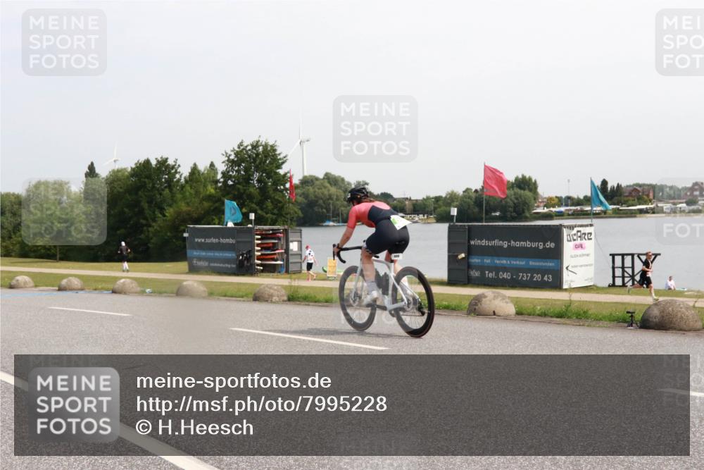 15.06.2025 - 27. Vierlanden-Triathlon H.Heesch http://msf.ph/oto/7995228 15.06.2025 11:25:29 Radfahren 68, 97, 169, 792 meine-sportfotos.de