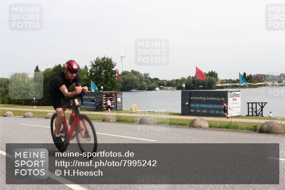 15.06.2025 - 27. Vierlanden-Triathlon H.Heesch http://msf.ph/oto/7995242 15.06.2025 11:25:31 Radfahren 68, 97, 143, 169, 233, 792, 888 meine-sportfotos.de