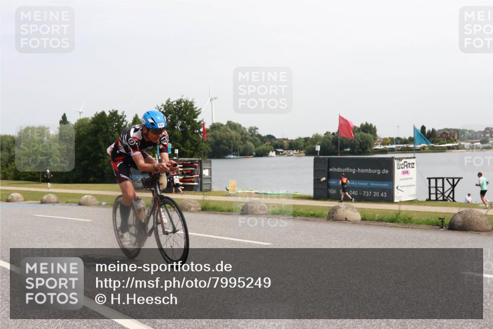 15.06.2025 - 27. Vierlanden-Triathlon H.Heesch http://msf.ph/oto/7995249 15.06.2025 11:25:32 Radfahren 68, 143, 169, 233, 792, 888 meine-sportfotos.de