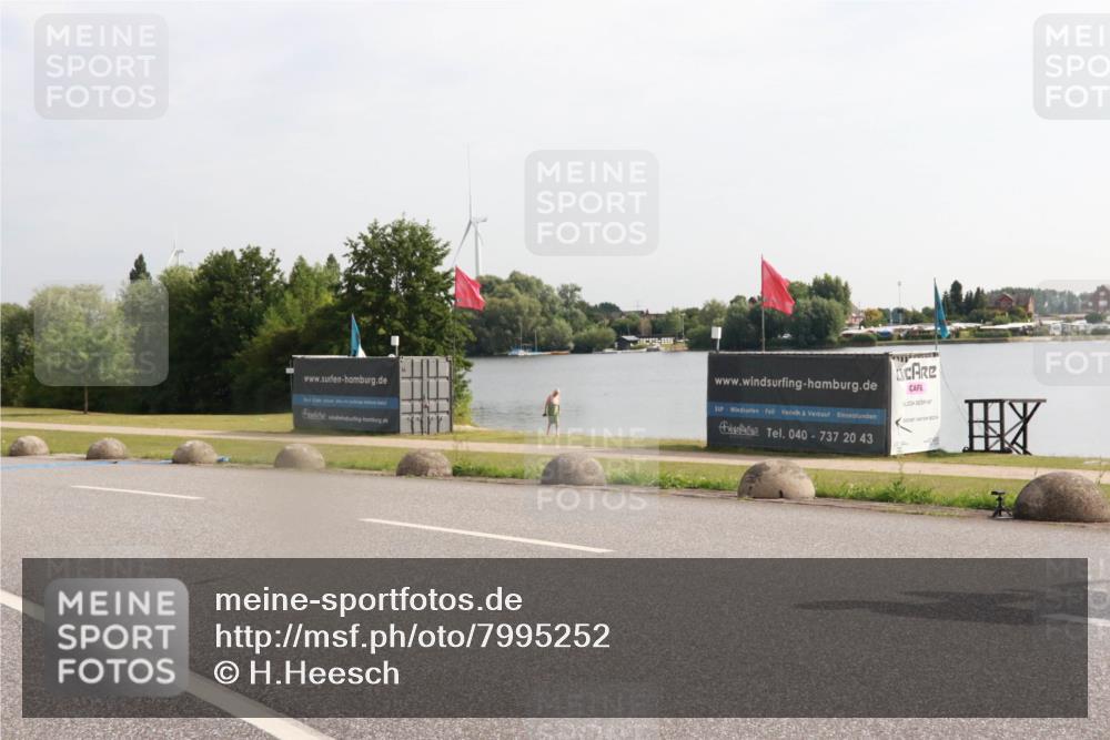 15.06.2025 - 27. Vierlanden-Triathlon H.Heesch http://msf.ph/oto/7995252 15.06.2025 09:17:42 Radfahren 27, 85 meine-sportfotos.de
