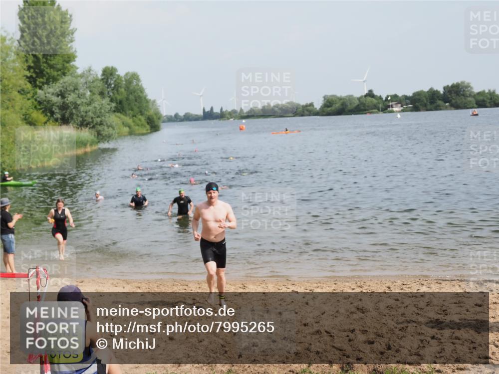 21.06.2025 - 27. Vierlanden-Triathlon MichiJ http://msf.ph/oto/7995265 15.06.2026 09:56:58 Schwimmen 258, 301, 325, 1399 meine-sportfotos.de
