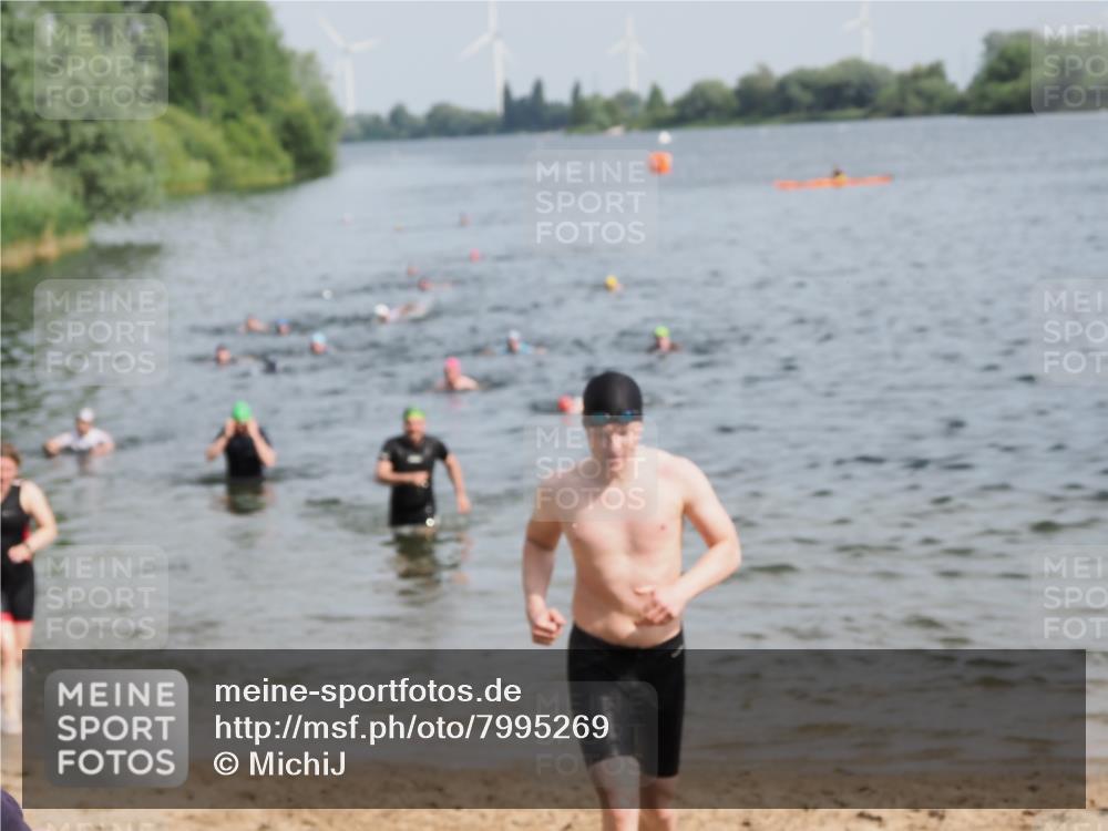 21.06.2025 - 27. Vierlanden-Triathlon MichiJ http://msf.ph/oto/7995269 15.06.2026 09:56:59 Schwimmen 258, 301, 325, 1399 meine-sportfotos.de