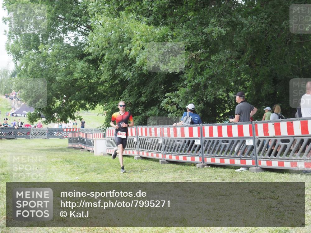 21.06.2025 - 27. Vierlanden-Triathlon KatJ http://msf.ph/oto/7995271 15.06.2025 12:46:07 Ziel 130 meine-sportfotos.de