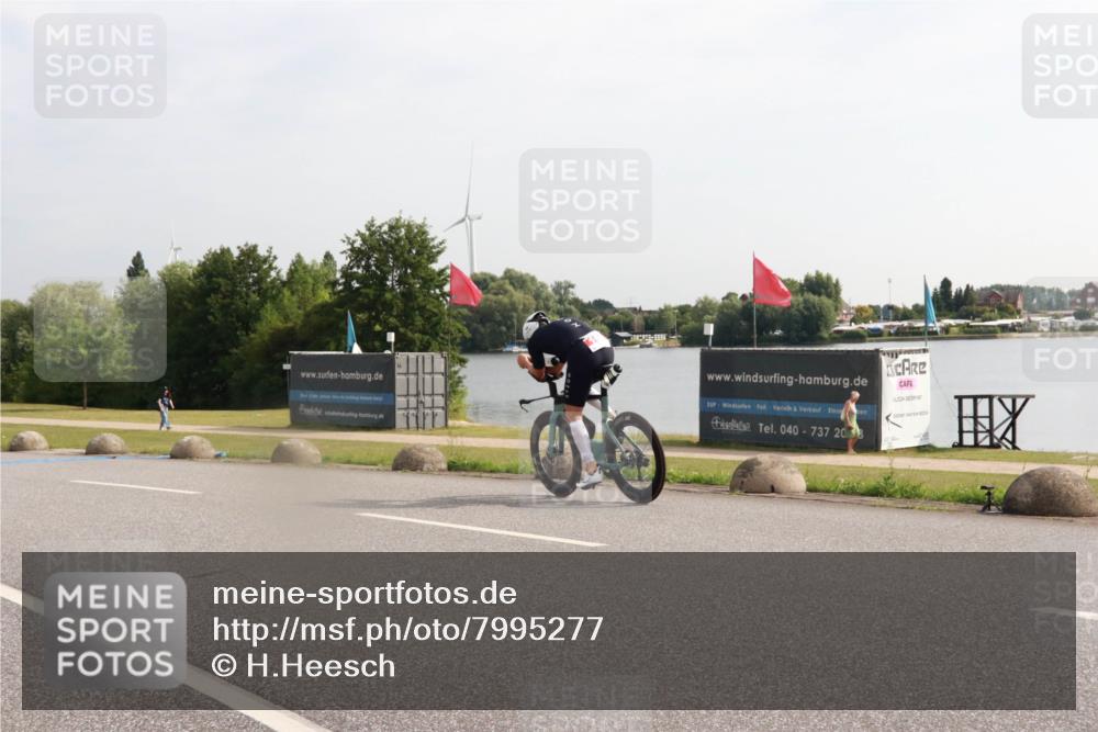 15.06.2025 - 27. Vierlanden-Triathlon H.Heesch http://msf.ph/oto/7995277 15.06.2025 09:17:55 Radfahren 49, 168, 171 meine-sportfotos.de