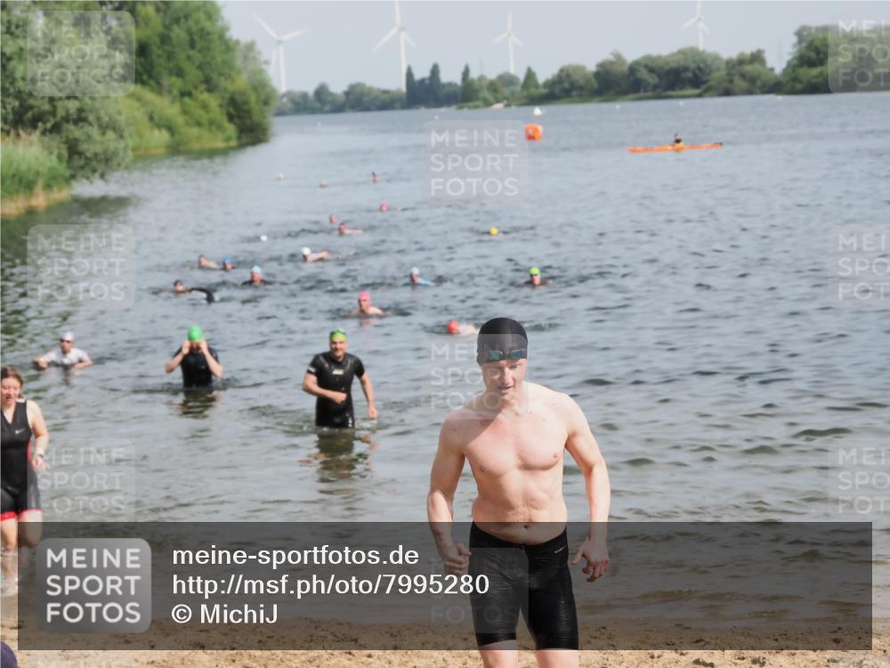 21.06.2025 - 27. Vierlanden-Triathlon MichiJ http://msf.ph/oto/7995280 15.06.2026 09:56:59 Schwimmen 258, 301, 325, 1399 meine-sportfotos.de
