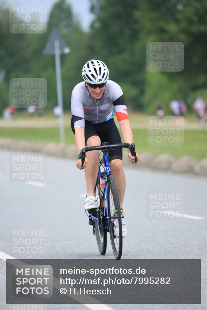 21.06.2025 - 27. Vierlanden-Triathlon H.Heesch http://msf.ph/oto/7995282 15.06.2025 12:15:23 Radfahren 643, 688, 746, 924, 1044, 1045, 1046, 1047, 1048 meine-sportfotos.de