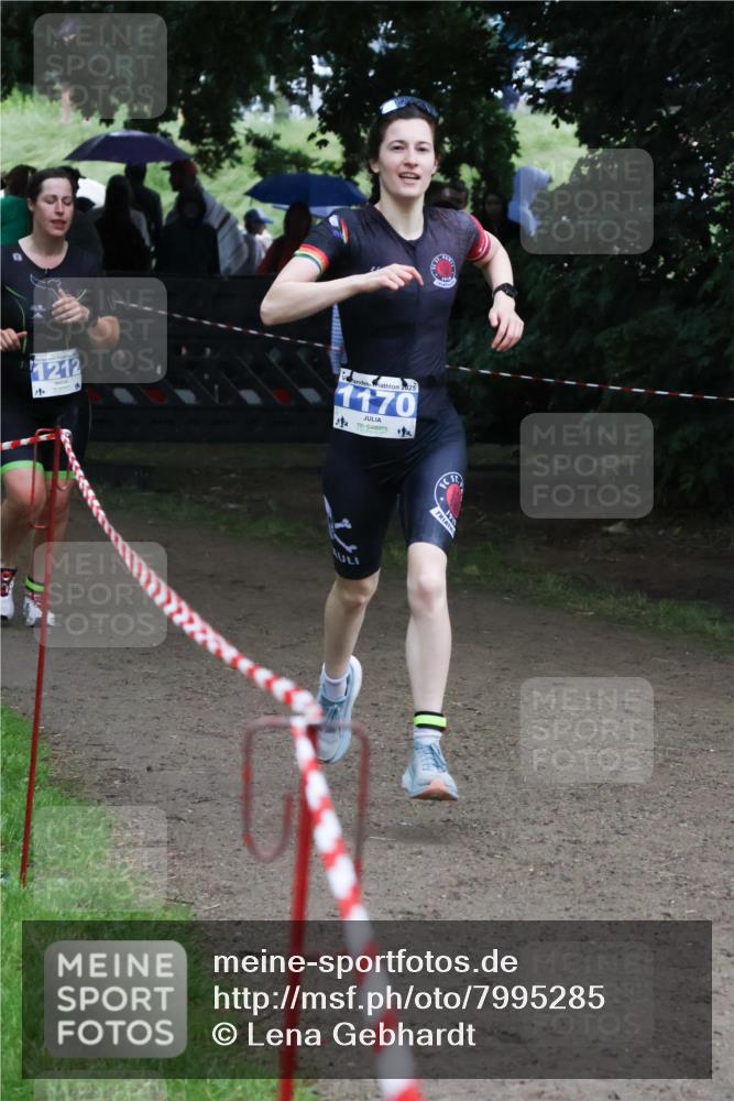 21.06.2025 - 27. Vierlanden-Triathlon Lena Gebhardt http://msf.ph/oto/7995285 15.06.2025 13:51:02 Laufen 1212, 1170, 1 meine-sportfotos.de