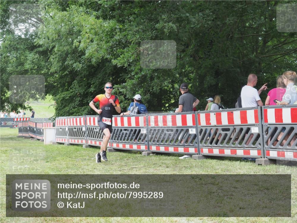 21.06.2025 - 27. Vierlanden-Triathlon KatJ http://msf.ph/oto/7995289 15.06.2025 12:46:08 Ziel 130 meine-sportfotos.de