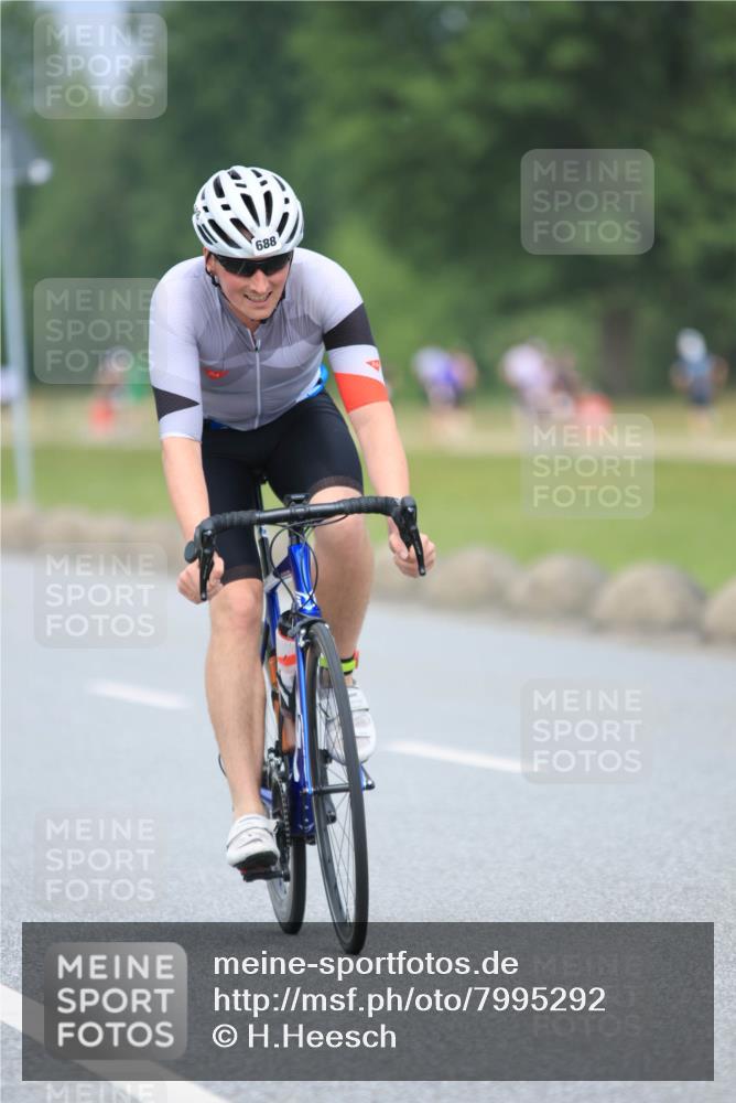 21.06.2025 - 27. Vierlanden-Triathlon H.Heesch http://msf.ph/oto/7995292 15.06.2025 12:15:23 Radfahren 643, 688, 746, 924, 1044, 1045, 1046, 1047, 1048 meine-sportfotos.de