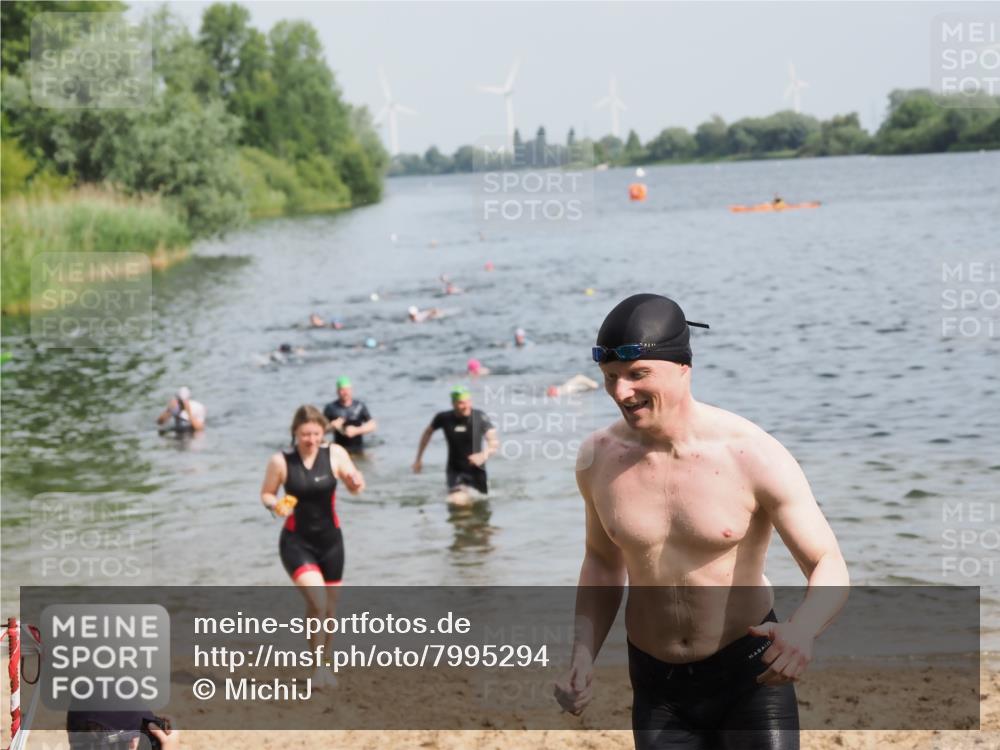 21.06.2025 - 27. Vierlanden-Triathlon MichiJ http://msf.ph/oto/7995294 15.06.2026 09:57:01 Schwimmen 325, 1399 meine-sportfotos.de