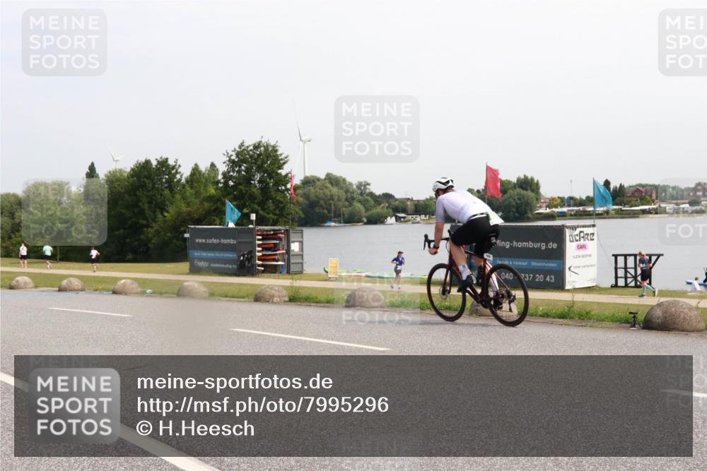 15.06.2025 - 27. Vierlanden-Triathlon H.Heesch http://msf.ph/oto/7995296 15.06.2025 11:25:48 Radfahren 219, 655 meine-sportfotos.de