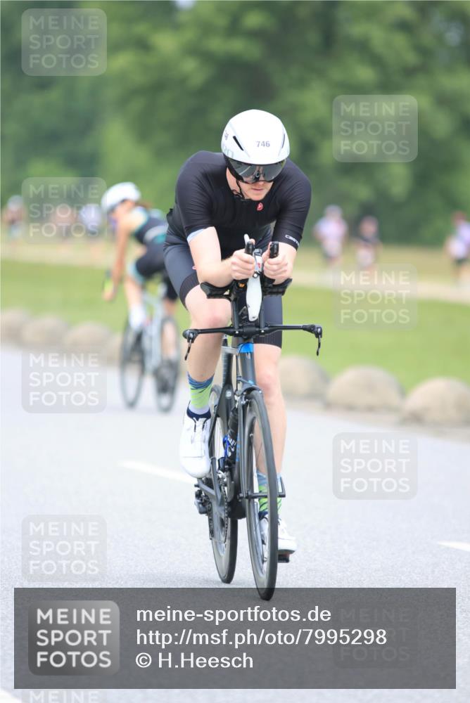 21.06.2025 - 27. Vierlanden-Triathlon H.Heesch http://msf.ph/oto/7995298 15.06.2025 12:15:28 Radfahren 688, 746, 1044, 1045, 1046, 1047, 1048 meine-sportfotos.de