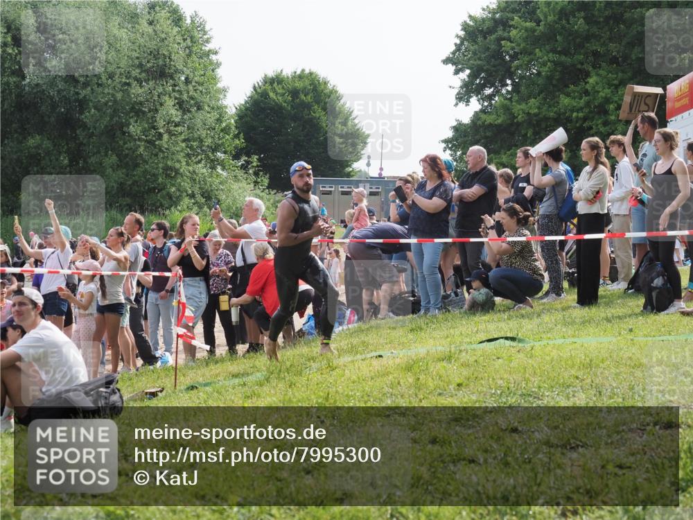 15.06.2025 - 27. Vierlanden-Triathlon KatJ http://msf.ph/oto/7995300 15.06.2025 09:55:09 Schwimmen 299, 311, 326, 336, 344 meine-sportfotos.de