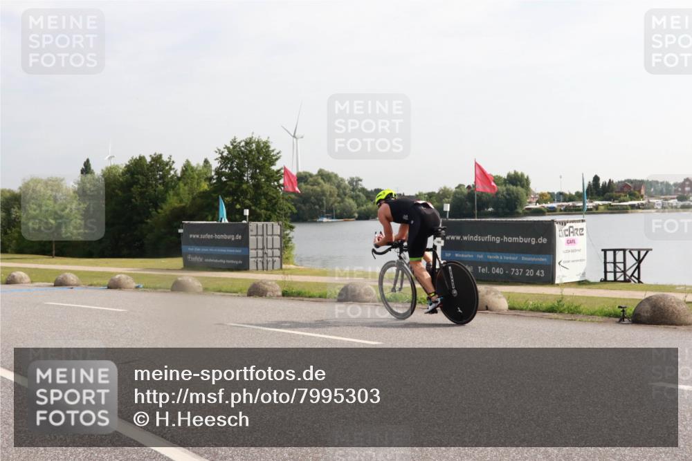 15.06.2025 - 27. Vierlanden-Triathlon H.Heesch http://msf.ph/oto/7995303 15.06.2025 09:18:20 Radfahren 181 meine-sportfotos.de