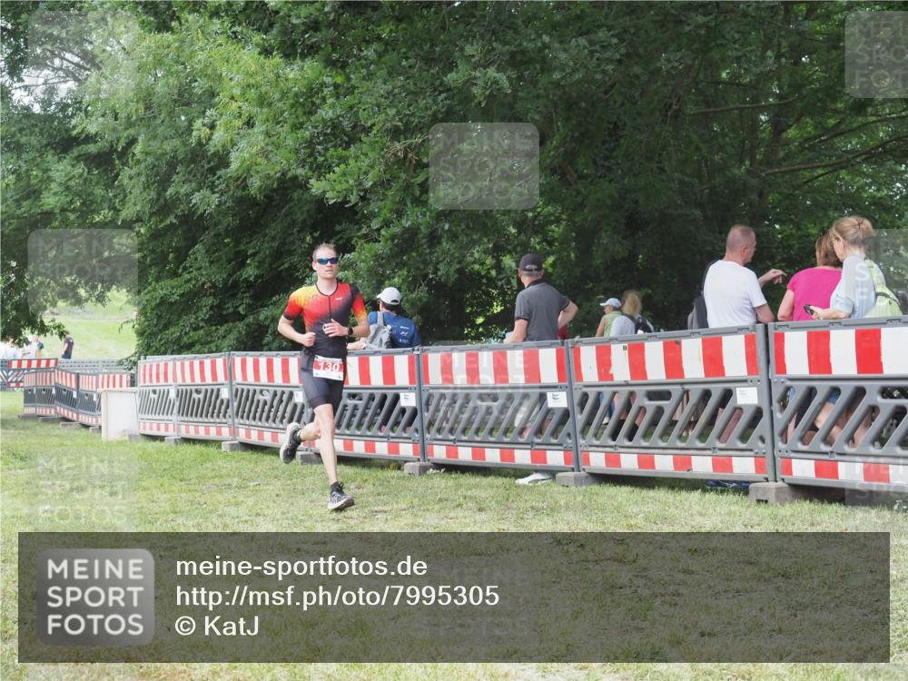 21.06.2025 - 27. Vierlanden-Triathlon KatJ http://msf.ph/oto/7995305 15.06.2025 12:46:08 Ziel 130 meine-sportfotos.de
