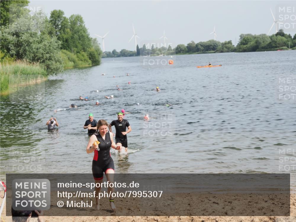 21.06.2025 - 27. Vierlanden-Triathlon MichiJ http://msf.ph/oto/7995307 15.06.2026 09:57:02 Schwimmen 325, 1399 meine-sportfotos.de