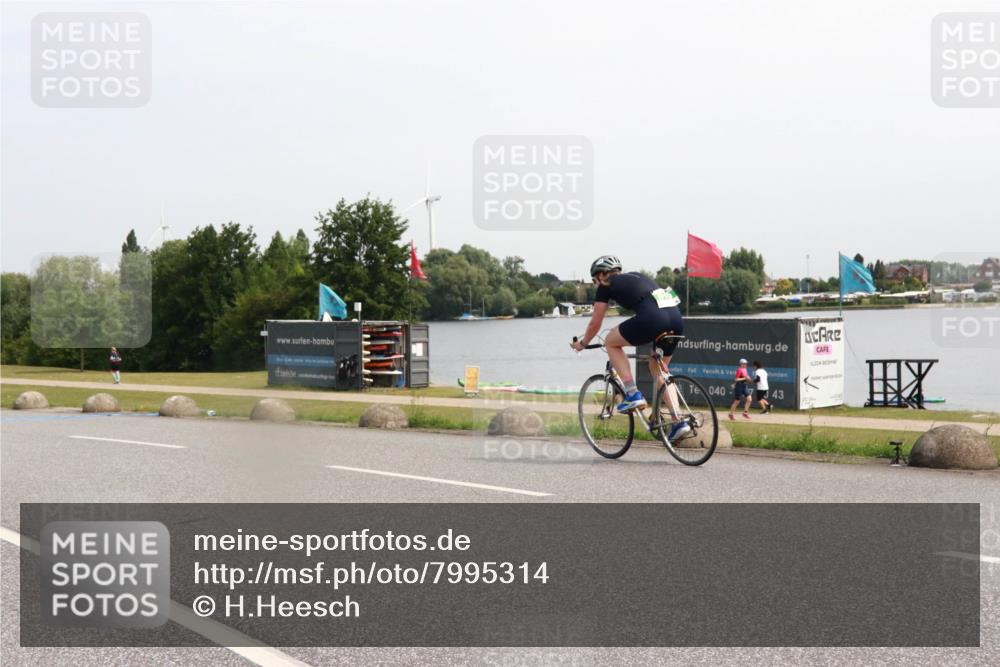 15.06.2025 - 27. Vierlanden-Triathlon H.Heesch http://msf.ph/oto/7995314 15.06.2025 11:26:06 Radfahren 919 meine-sportfotos.de