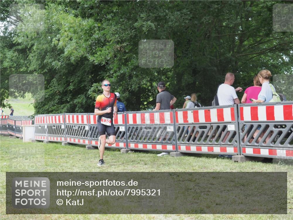 21.06.2025 - 27. Vierlanden-Triathlon KatJ http://msf.ph/oto/7995321 15.06.2025 12:46:08 Ziel 130 meine-sportfotos.de