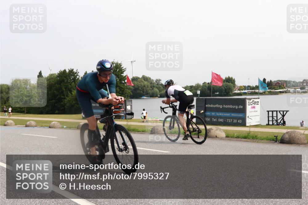 15.06.2025 - 27. Vierlanden-Triathlon H.Heesch http://msf.ph/oto/7995327 15.06.2025 11:26:10 Radfahren 652, 682, 919 meine-sportfotos.de