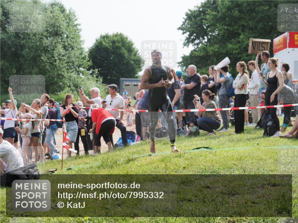 15.06.2025 - 27. Vierlanden-Triathlon KatJ http://msf.ph/oto/7995332 15.06.2025 09:55:10 Schwimmen 299, 311, 326, 336, 344 meine-sportfotos.de