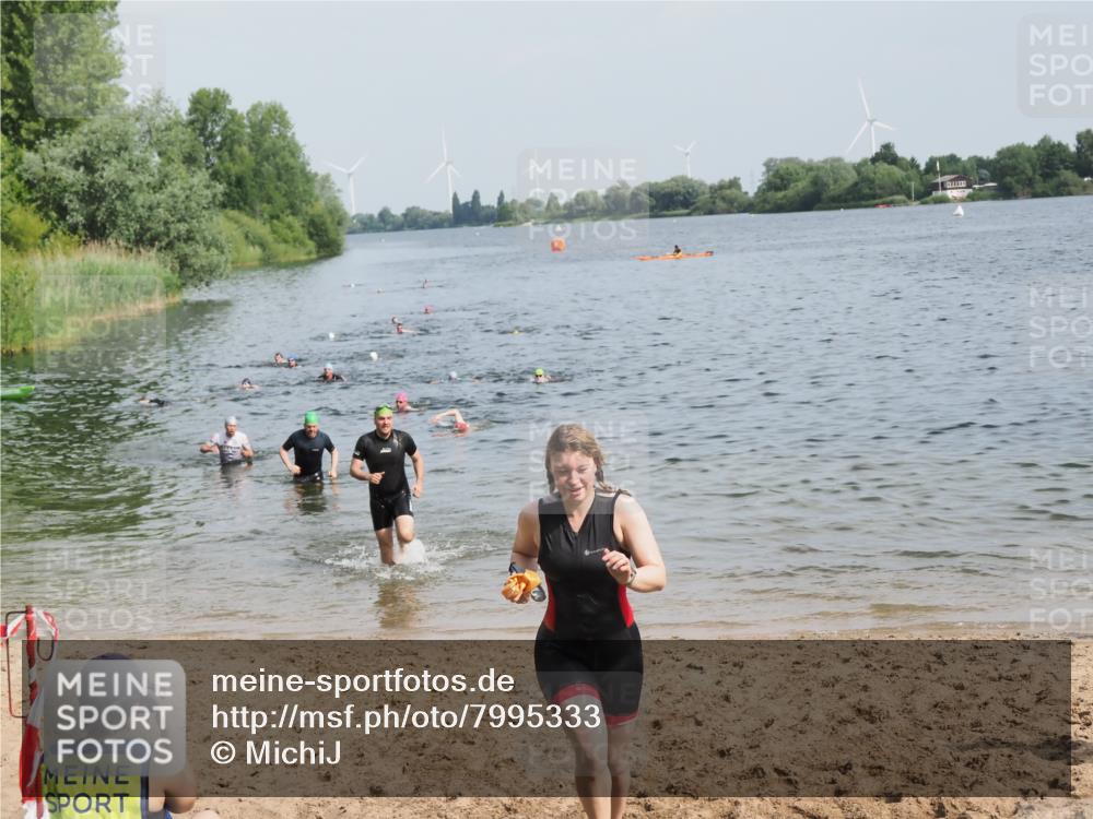 21.06.2025 - 27. Vierlanden-Triathlon MichiJ http://msf.ph/oto/7995333 15.06.2026 09:57:04 Schwimmen 263, 325, 1399 meine-sportfotos.de