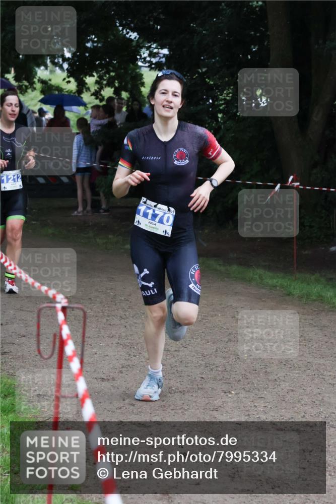 21.06.2025 - 27. Vierlanden-Triathlon Lena Gebhardt http://msf.ph/oto/7995334 15.06.2025 13:51:02 Laufen 1212, 2025, 1170, 4, 4, 19 meine-sportfotos.de