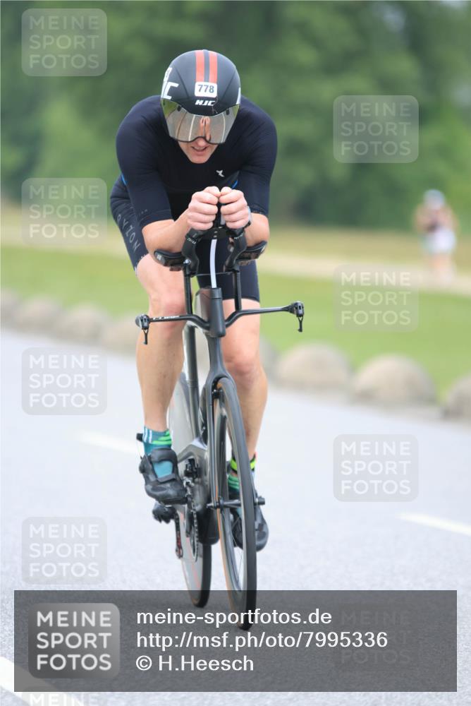 21.06.2025 - 27. Vierlanden-Triathlon H.Heesch http://msf.ph/oto/7995336 15.06.2025 12:15:54 Radfahren 778 meine-sportfotos.de