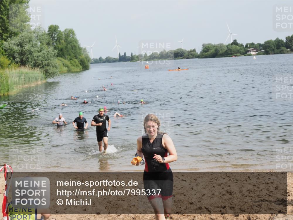 21.06.2025 - 27. Vierlanden-Triathlon MichiJ http://msf.ph/oto/7995337 15.06.2026 09:57:04 Schwimmen 263, 325, 1399 meine-sportfotos.de