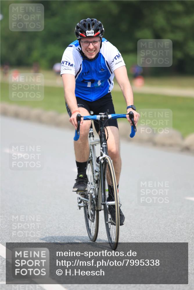 21.06.2025 - 27. Vierlanden-Triathlon H.Heesch http://msf.ph/oto/7995338 15.06.2025 12:05:22 Radfahren 931, 957, 969, 989, 990, 991, 992, 993 meine-sportfotos.de