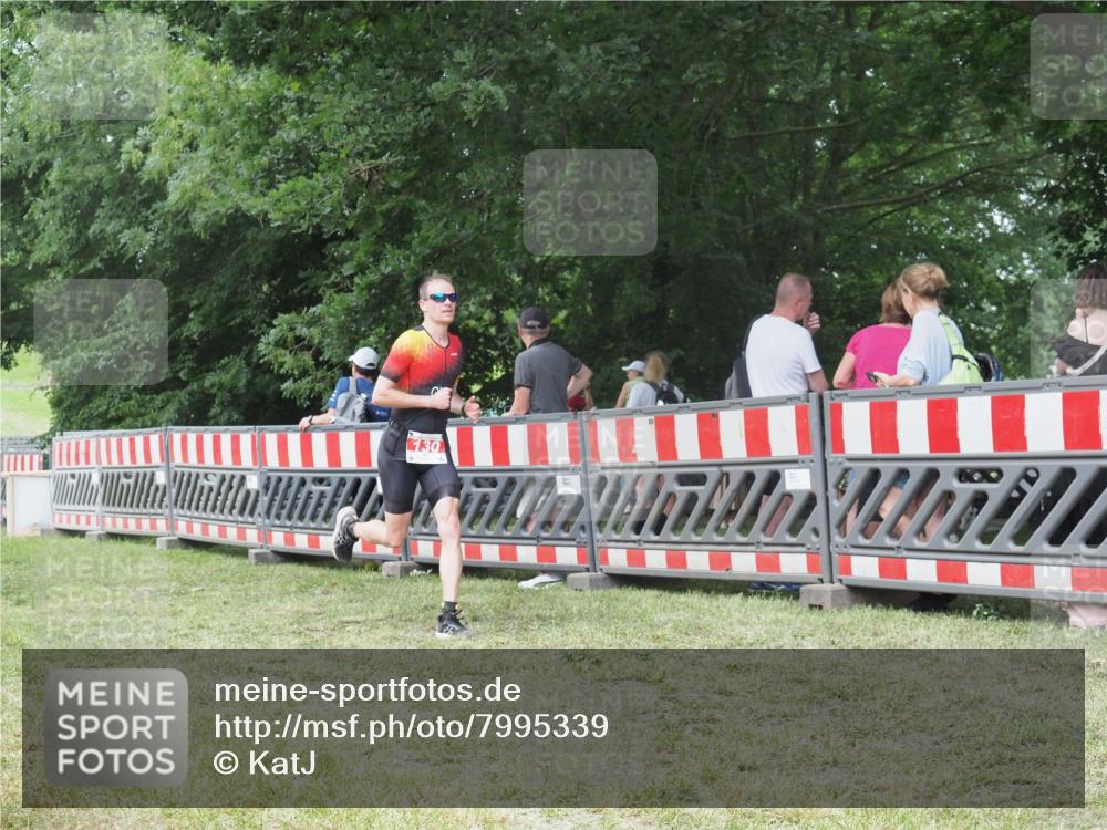 21.06.2025 - 27. Vierlanden-Triathlon KatJ http://msf.ph/oto/7995339 15.06.2025 12:46:08 Ziel 130 meine-sportfotos.de