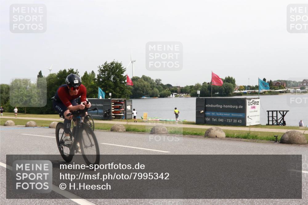 15.06.2025 - 27. Vierlanden-Triathlon H.Heesch http://msf.ph/oto/7995342 15.06.2025 11:26:11 Radfahren 652, 682, 800, 919 meine-sportfotos.de