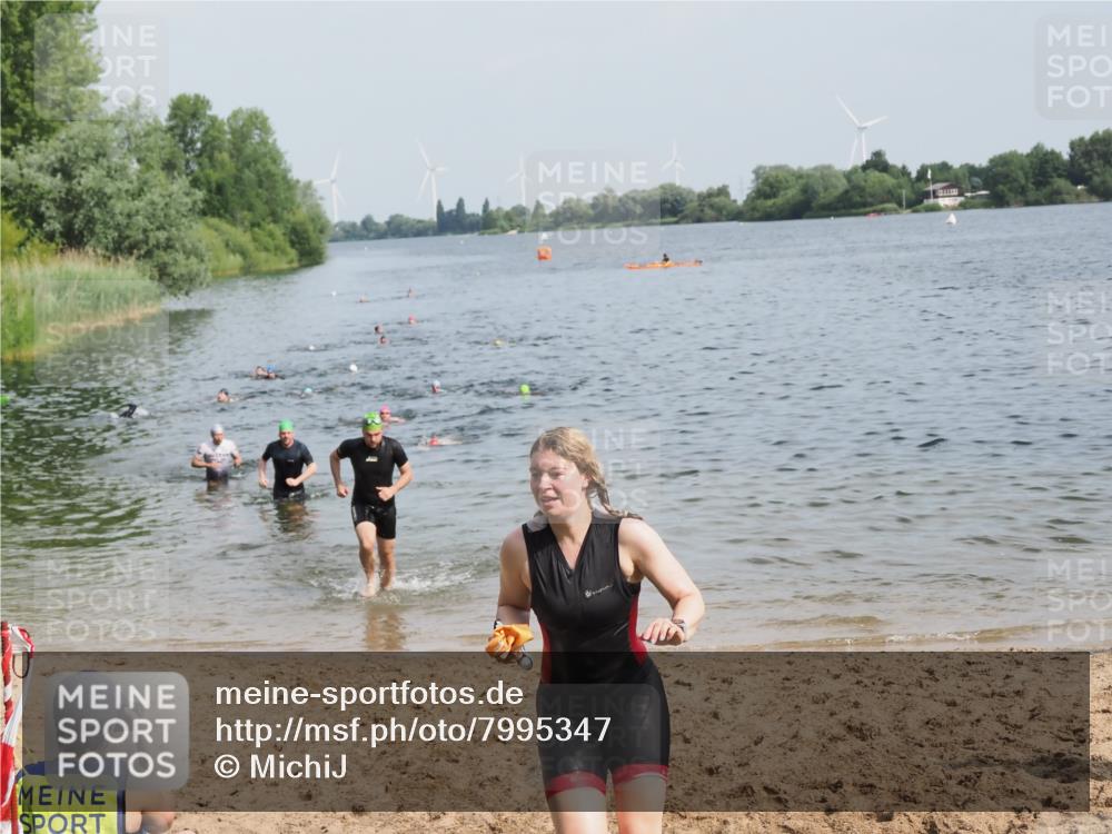 21.06.2025 - 27. Vierlanden-Triathlon MichiJ http://msf.ph/oto/7995347 15.06.2026 09:57:05 Schwimmen 263, 325, 1399 meine-sportfotos.de
