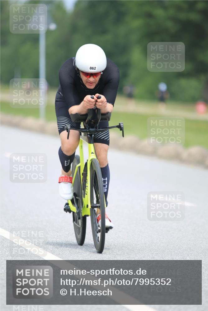 21.06.2025 - 27. Vierlanden-Triathlon H.Heesch http://msf.ph/oto/7995352 15.06.2025 12:16:44 Radfahren 808, 838, 862, 918 meine-sportfotos.de