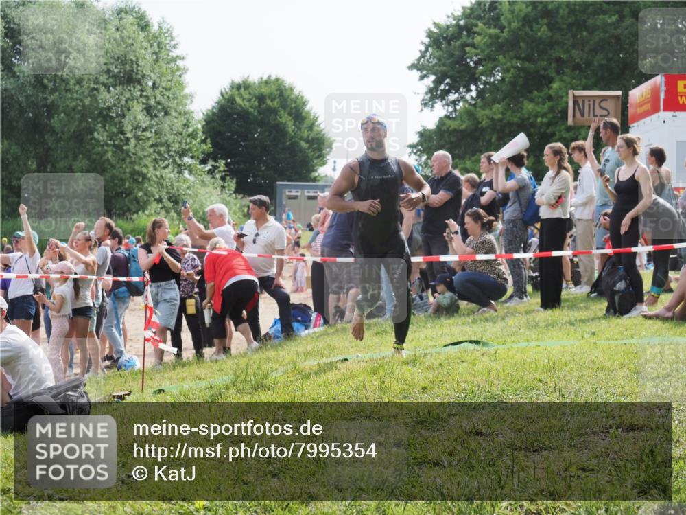 15.06.2025 - 27. Vierlanden-Triathlon KatJ http://msf.ph/oto/7995354 15.06.2025 09:55:10 Schwimmen 299, 311, 326, 336, 344 meine-sportfotos.de