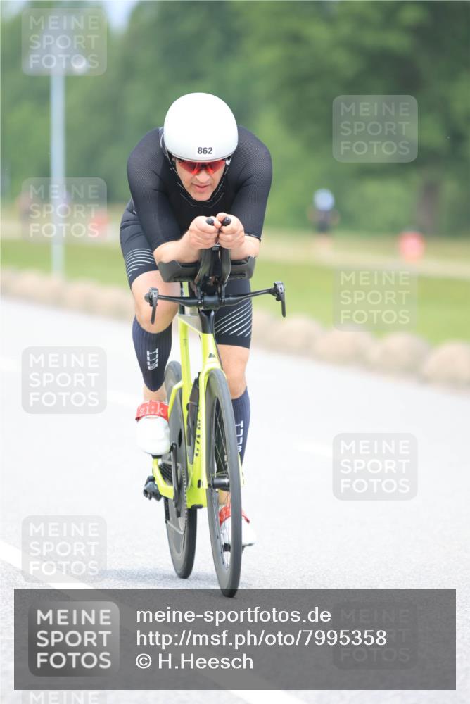21.06.2025 - 27. Vierlanden-Triathlon H.Heesch http://msf.ph/oto/7995358 15.06.2025 12:16:44 Radfahren 808, 838, 862, 918 meine-sportfotos.de
