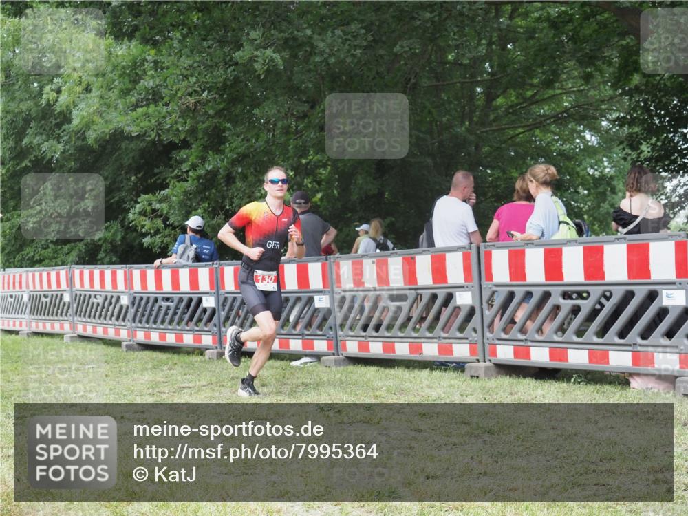 21.06.2025 - 27. Vierlanden-Triathlon KatJ http://msf.ph/oto/7995364 15.06.2025 12:46:08 Ziel 130 meine-sportfotos.de