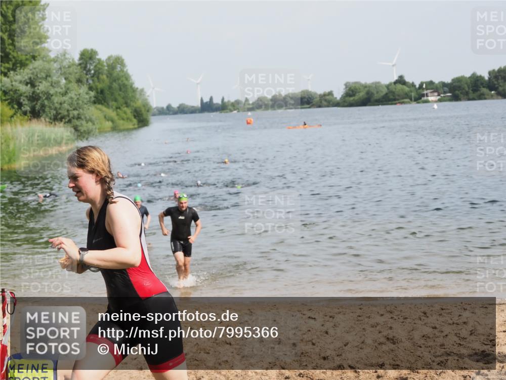 21.06.2025 - 27. Vierlanden-Triathlon MichiJ http://msf.ph/oto/7995366 15.06.2026 09:57:06 Schwimmen 263, 325, 1399 meine-sportfotos.de