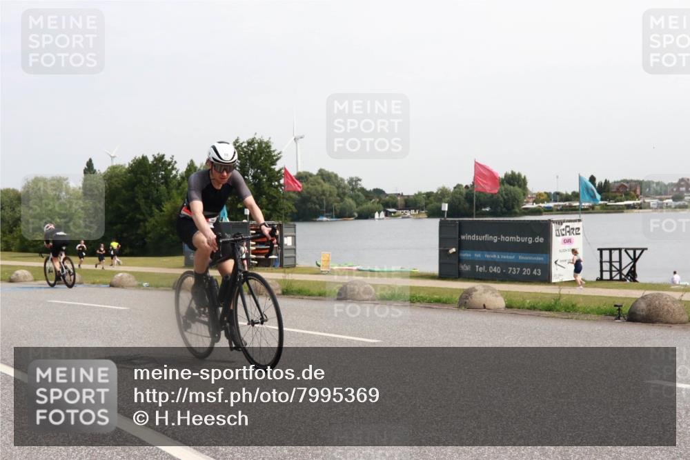 15.06.2025 - 27. Vierlanden-Triathlon H.Heesch http://msf.ph/oto/7995369 15.06.2025 11:26:18 Radfahren 18, 798, 800, 881, 911 meine-sportfotos.de