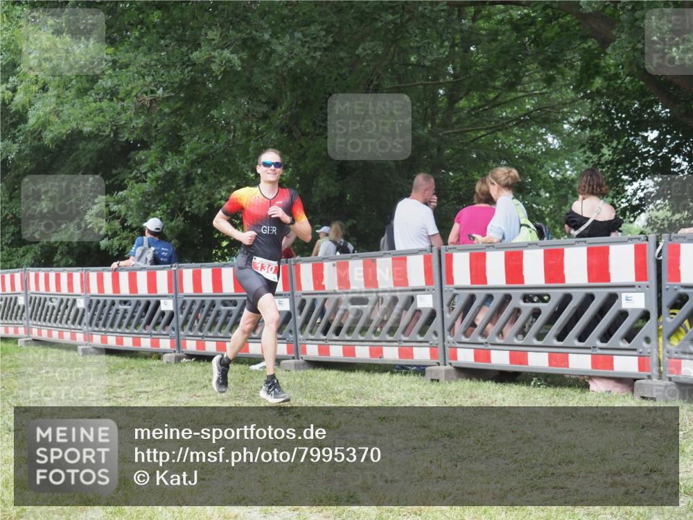 21.06.2025 - 27. Vierlanden-Triathlon KatJ http://msf.ph/oto/7995370 15.06.2025 12:46:08 Ziel 130 meine-sportfotos.de